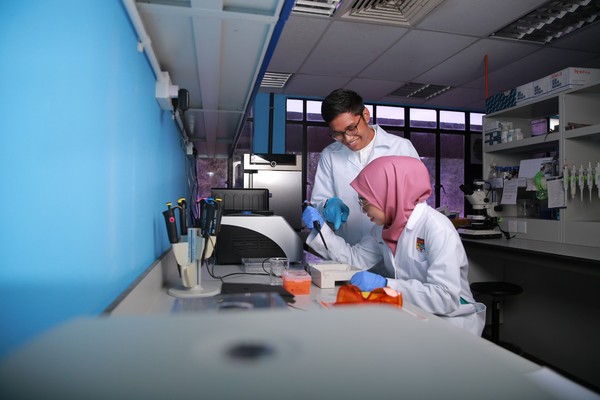 马来西亚国立大学合作中心揭秘：校企合作项目与科研平台